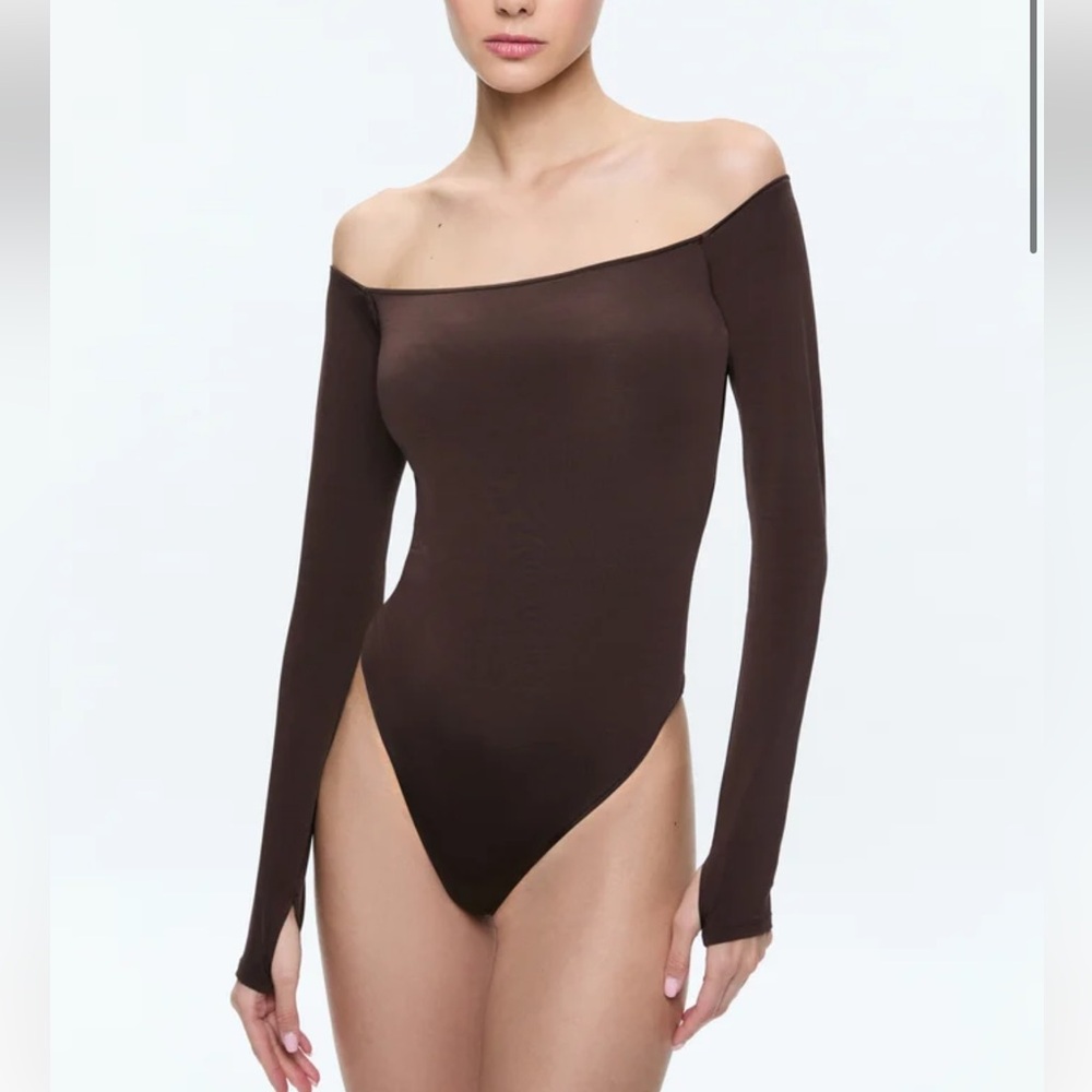 Alice + Olivia Anna Off Shoulder Bodysuit in Chocolate Brown